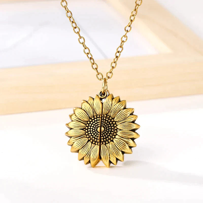 SunBlossom Necklace - Elegante Zonnebloem Medaillon