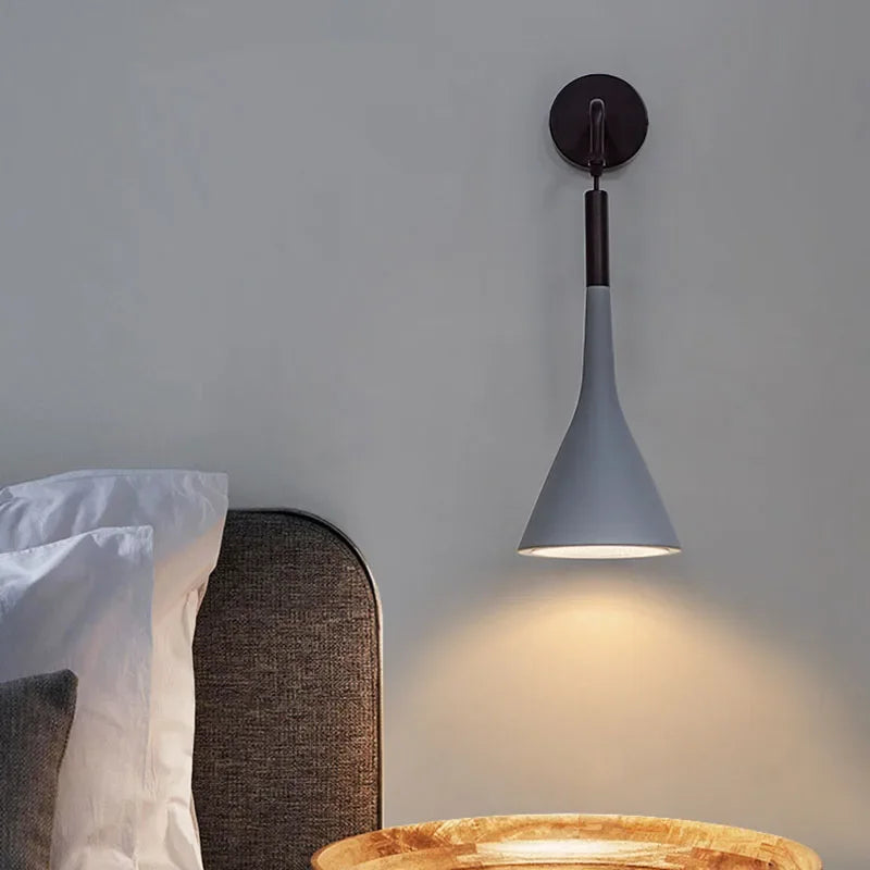 OrchidGlow Wall Lamp – Scandinavisch Design voor Elegante Verlichting
