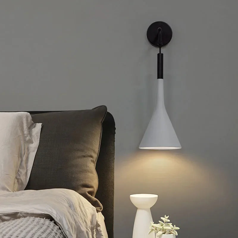 OrchidGlow Wall Lamp – Scandinavisch Design voor Elegante Verlichting
