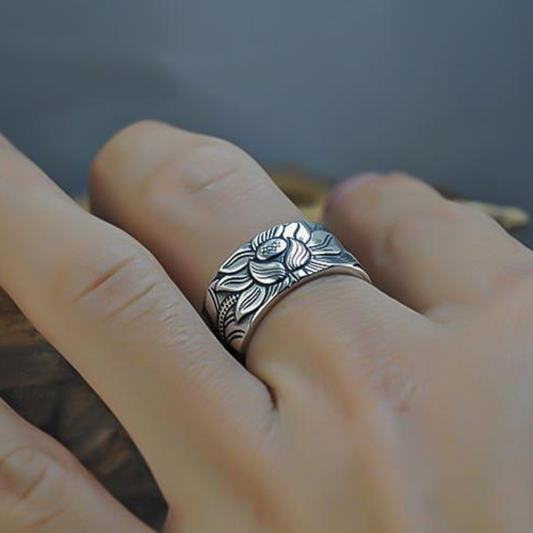 Elegante Zilveren Lotus Sutra-ring | Uniek en Trendy Ontwerp
