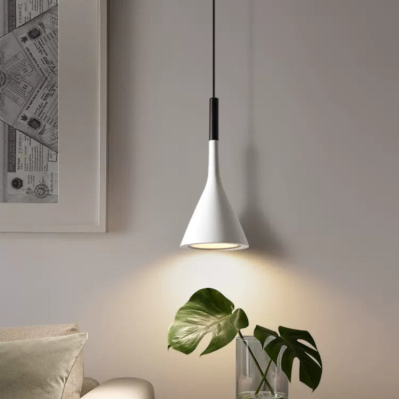 OrchidGlow Wall Lamp – Scandinavisch Design voor Elegante Verlichting