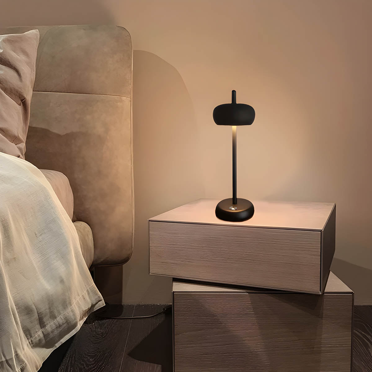 SleekGlow Table Lamp - Modern Design voor Verfijnde Interieurs