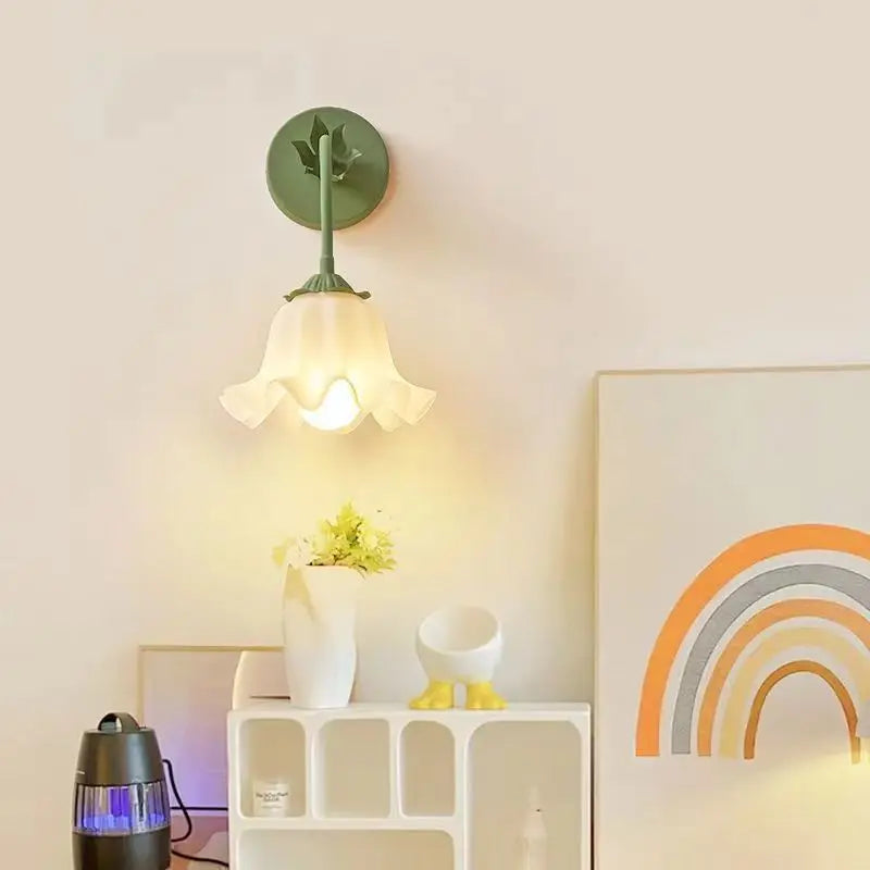 FrenchBloom Wall Light – Slaapkamer Bloemenlamp