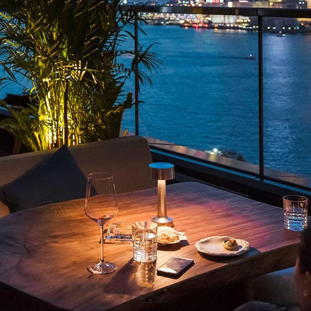 SleekGlow - Stijlvolle Moderne Tafellamp voor Interieur