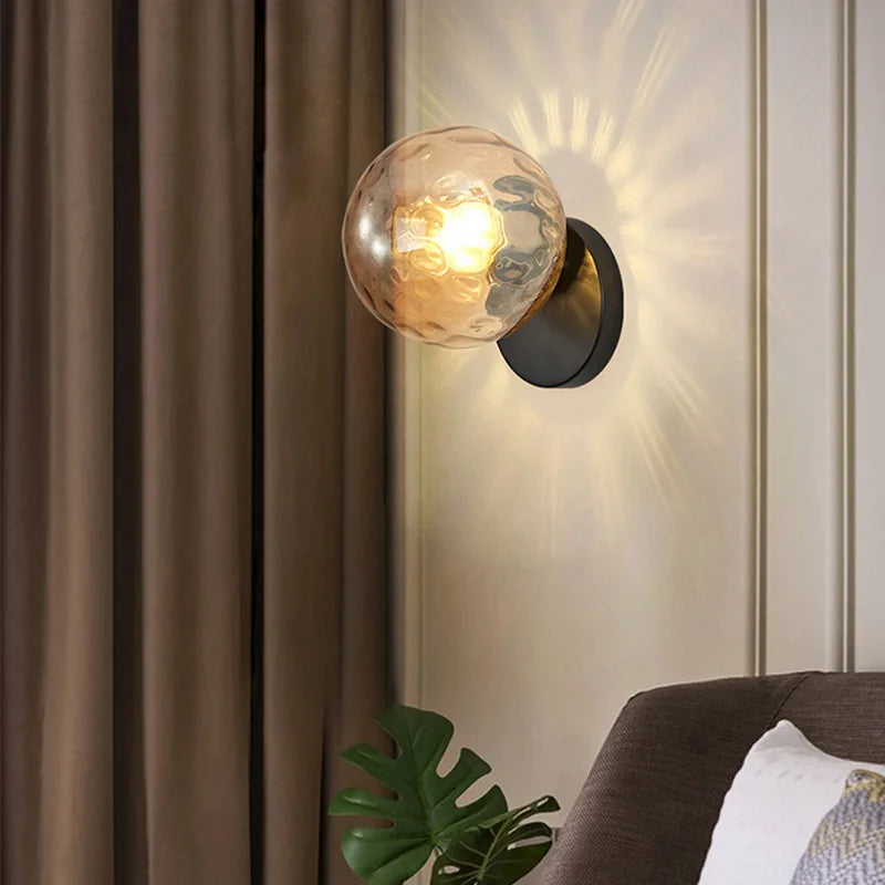 LuxeGlow - Stijlvolle Gouden Wandlamp met Glazen Bol