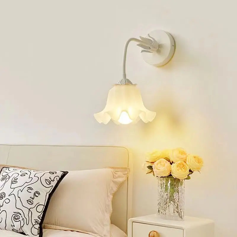 FrenchBloom - Elegante Wandlamp met Bloemmotief