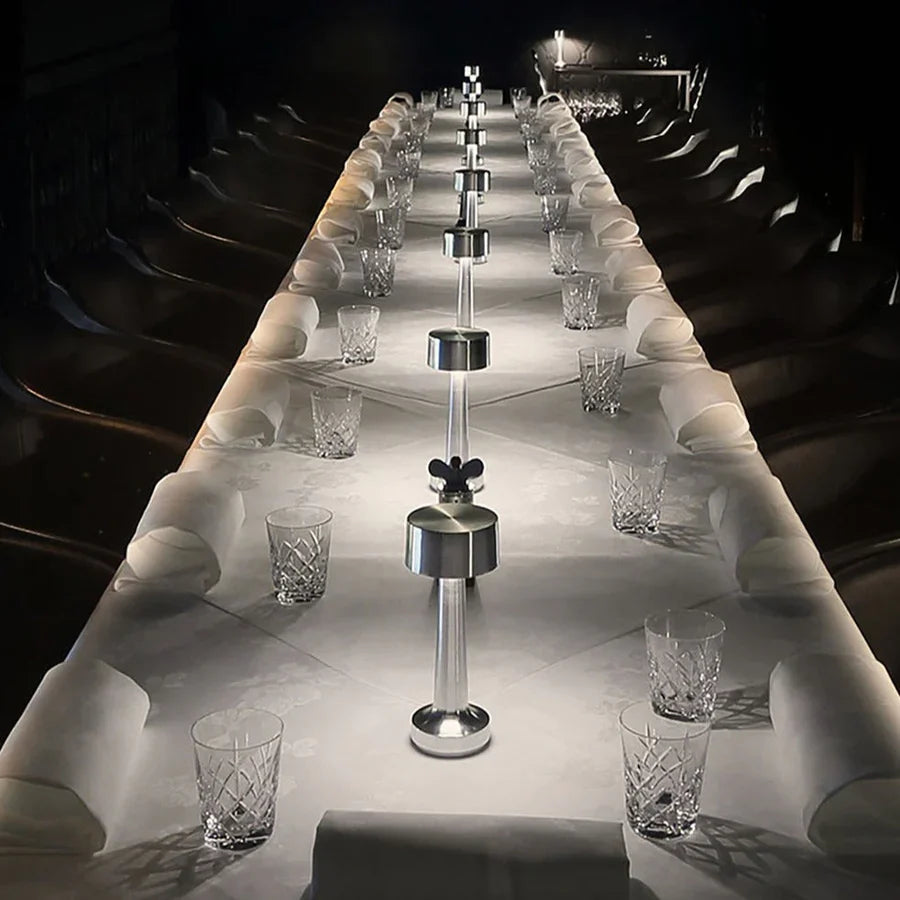 SleekGlow - Stijlvolle Moderne Tafellamp voor Interieur