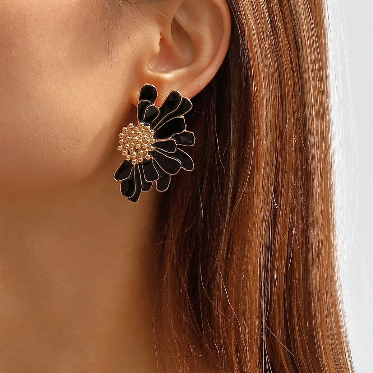 BloomGaze Earrings - Statement Gouden Bloemblaadjes Oorbellen