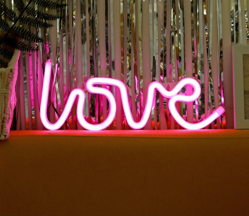 LoveGlow Neon Letters - Romantische Verlichting voor Jouw Interieur