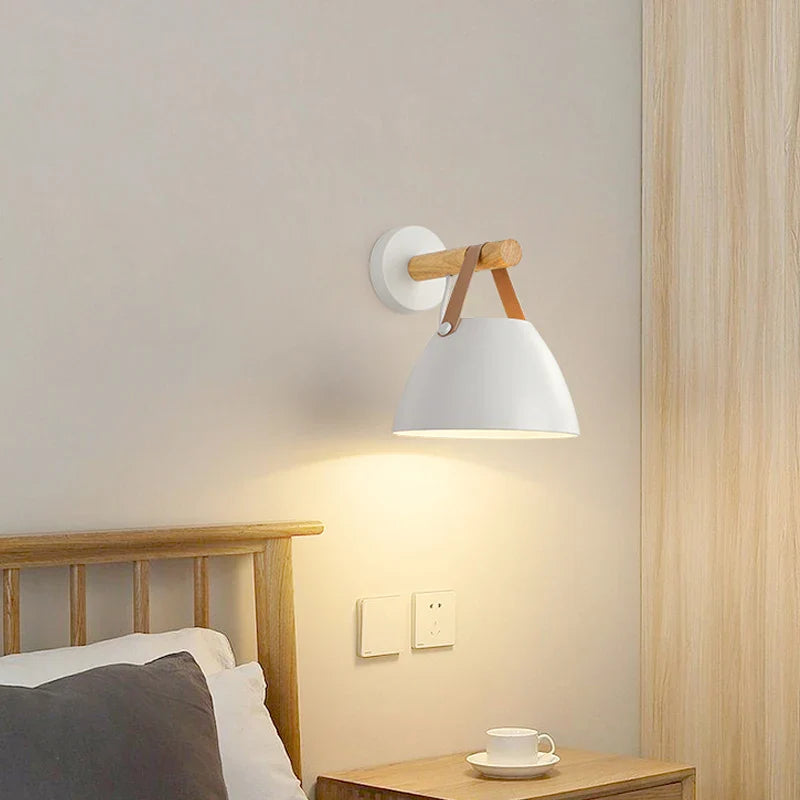 NordicGlow Light - Houten LED Wandlamp met Lederen Accenten
