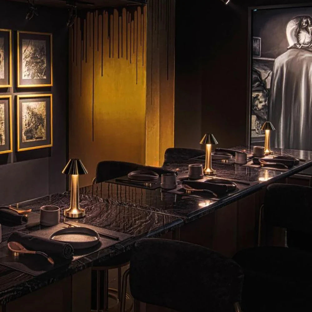 SleekGlow - Stijlvolle Moderne Tafellamp voor Interieur