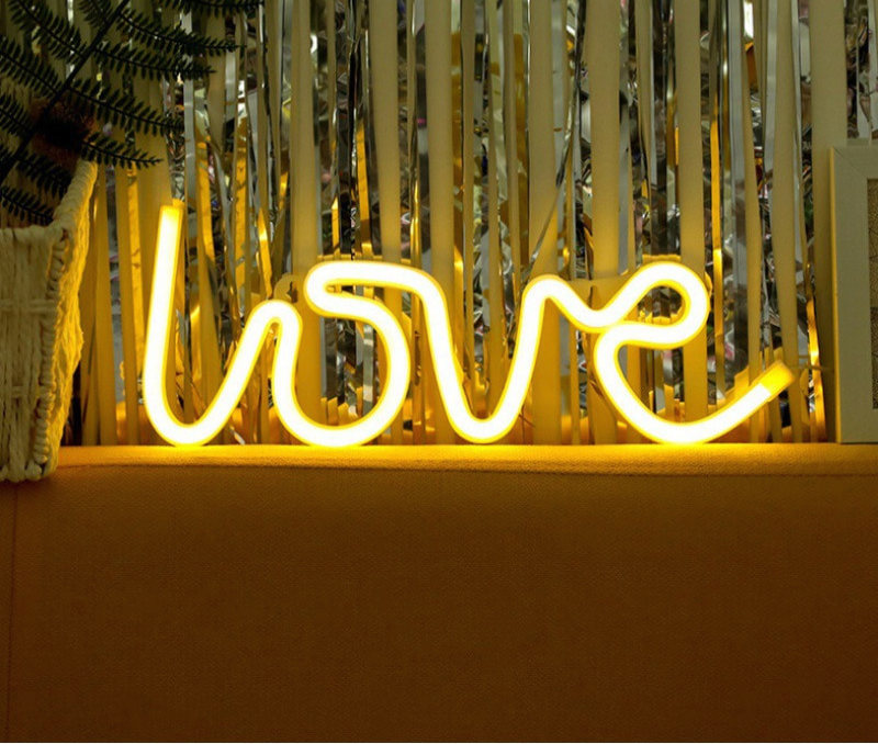 LoveGlow Neon Letters - Romantische Verlichting voor Jouw Interieur