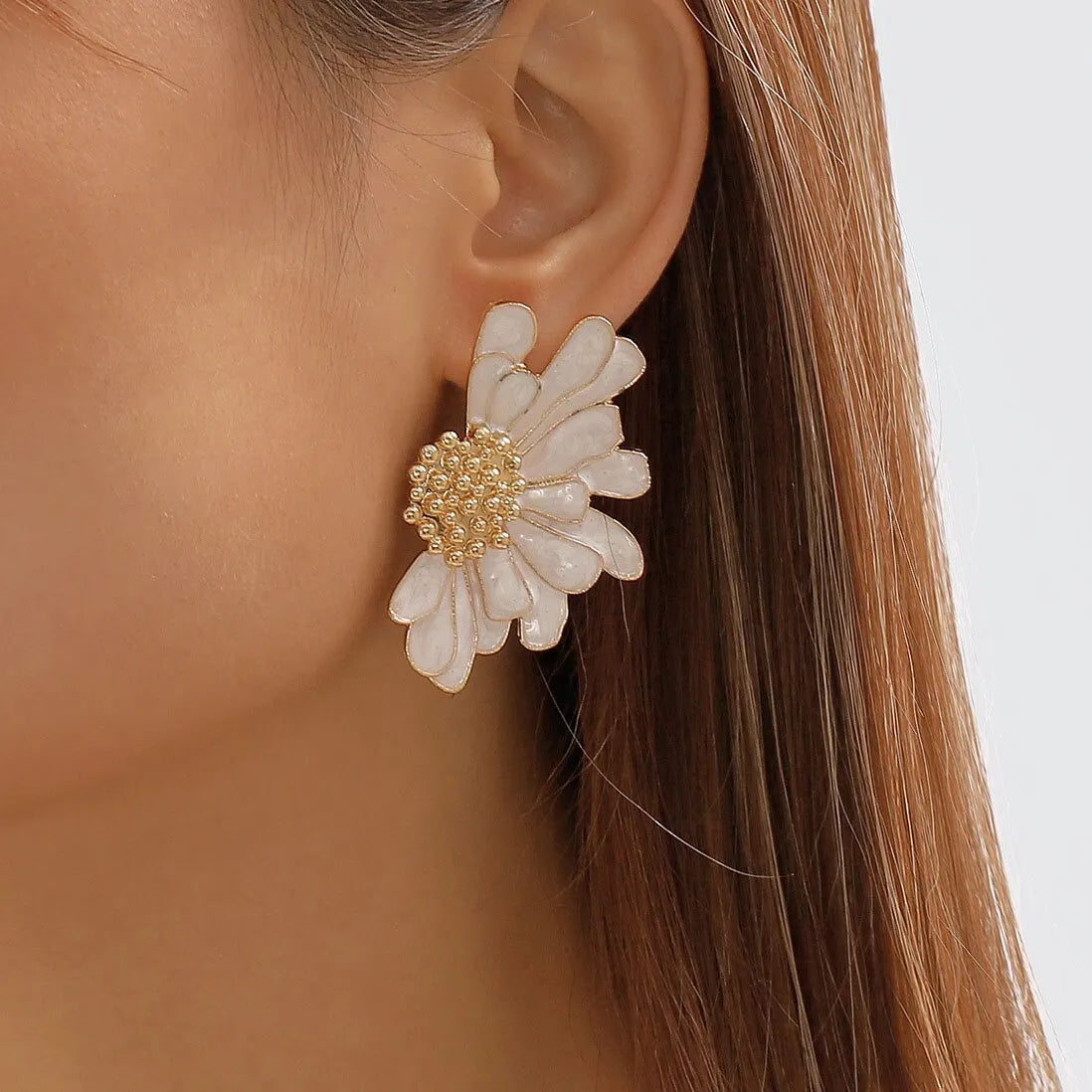 BloomGaze Earrings - Statement Gouden Bloemblaadjes Oorbellen