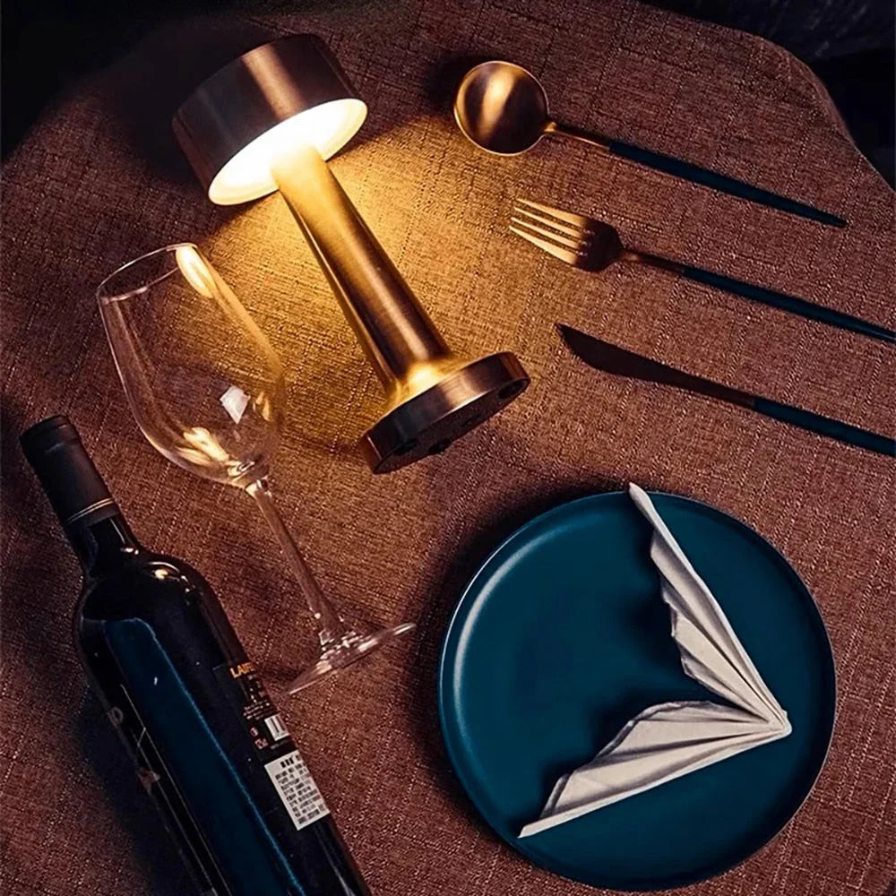 SleekGlow - Stijlvolle Moderne Tafellamp voor Interieur