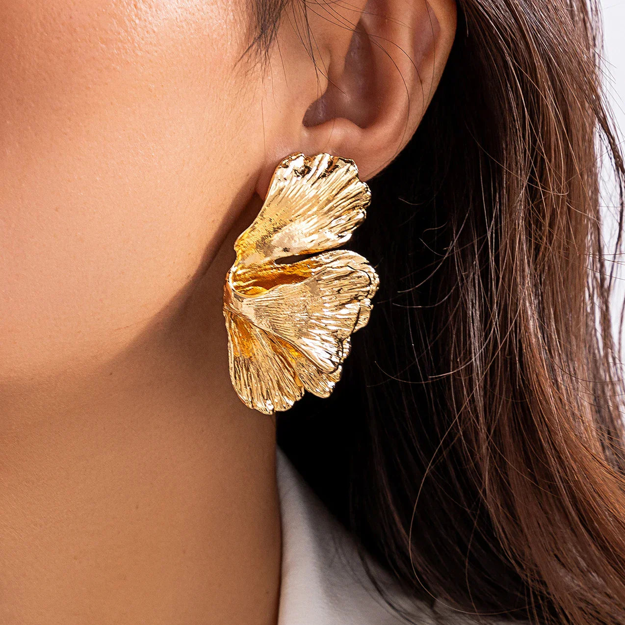 BlossomMetal Earrings – Elegante Bloemblaadjes in Metaal