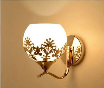 CrystalLuxe – Gouden LED Wandlamp voor Sfeervolle Verlichting