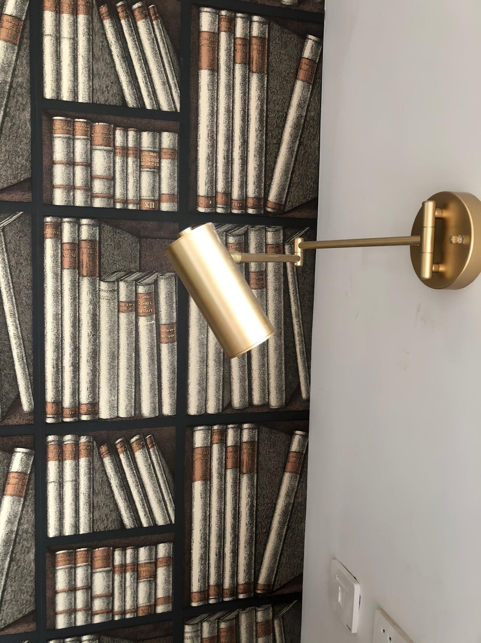 ModernGlow - Strakke Wandlamp van Metaal en Acryl