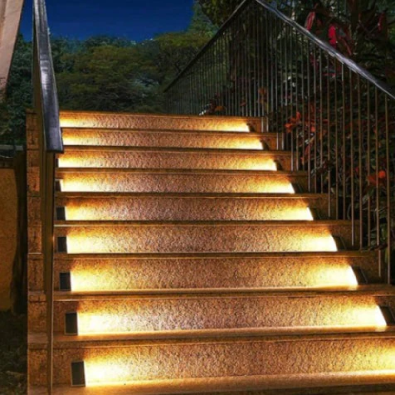 SolarGlow Light - Duurzame Zonne-Energie Trapverlichting