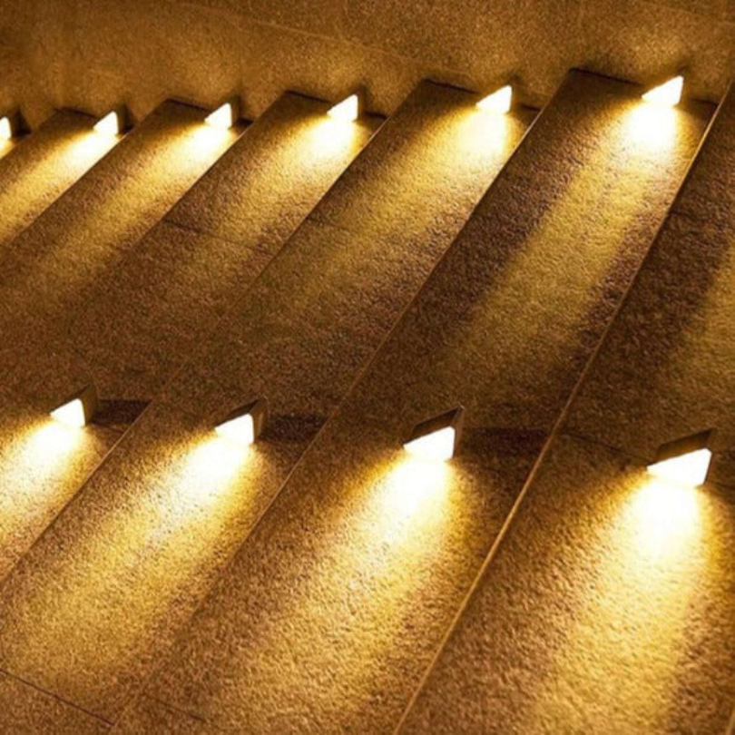 SolarGlow Light - Duurzame Zonne-Energie Trapverlichting