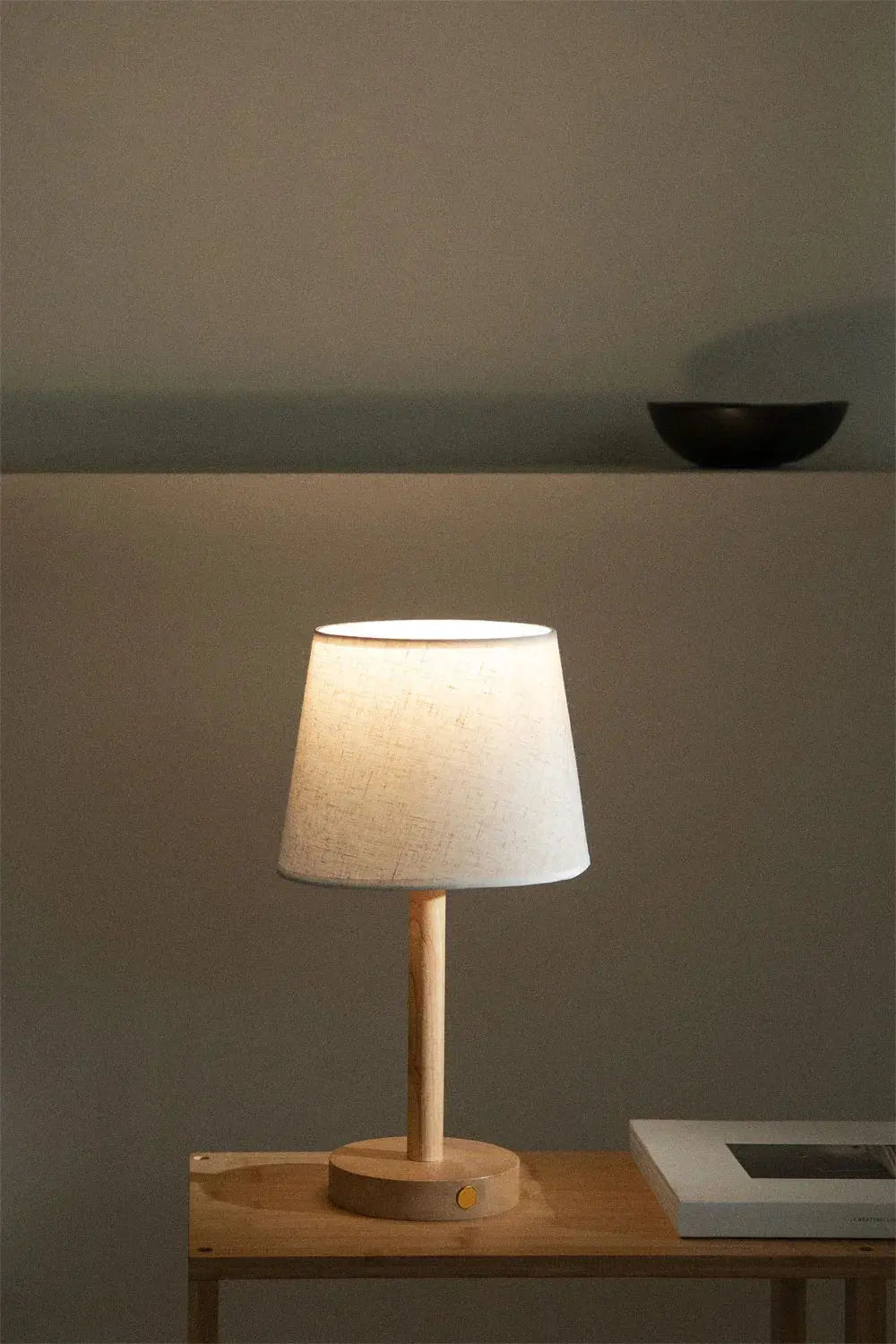 Houten LED Nachtlamp WoodGlow – Modern & Draadloos Verlicht