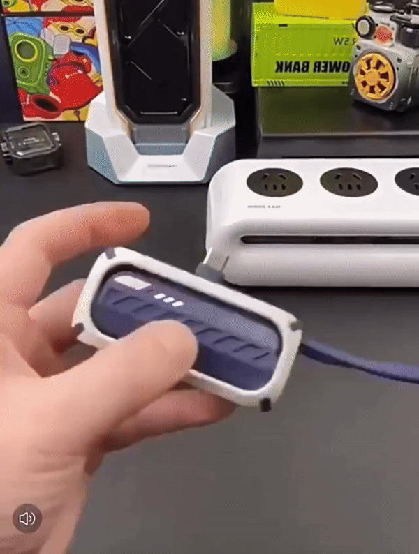 CompactCharge – Stijlvolle Draagbare Powerbank voor Reizen