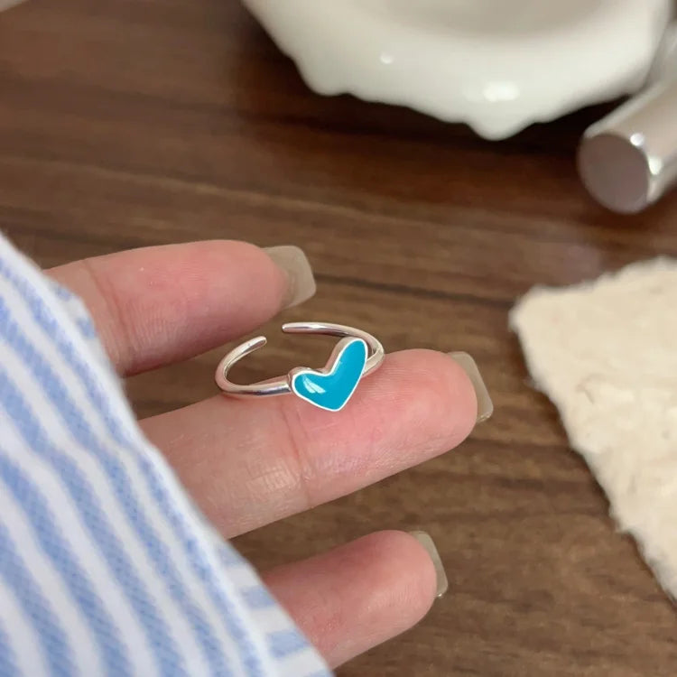 Verfijnde Zilveren Hart Ring met Betoverende Blauwe Druppel – Ameline Collectie