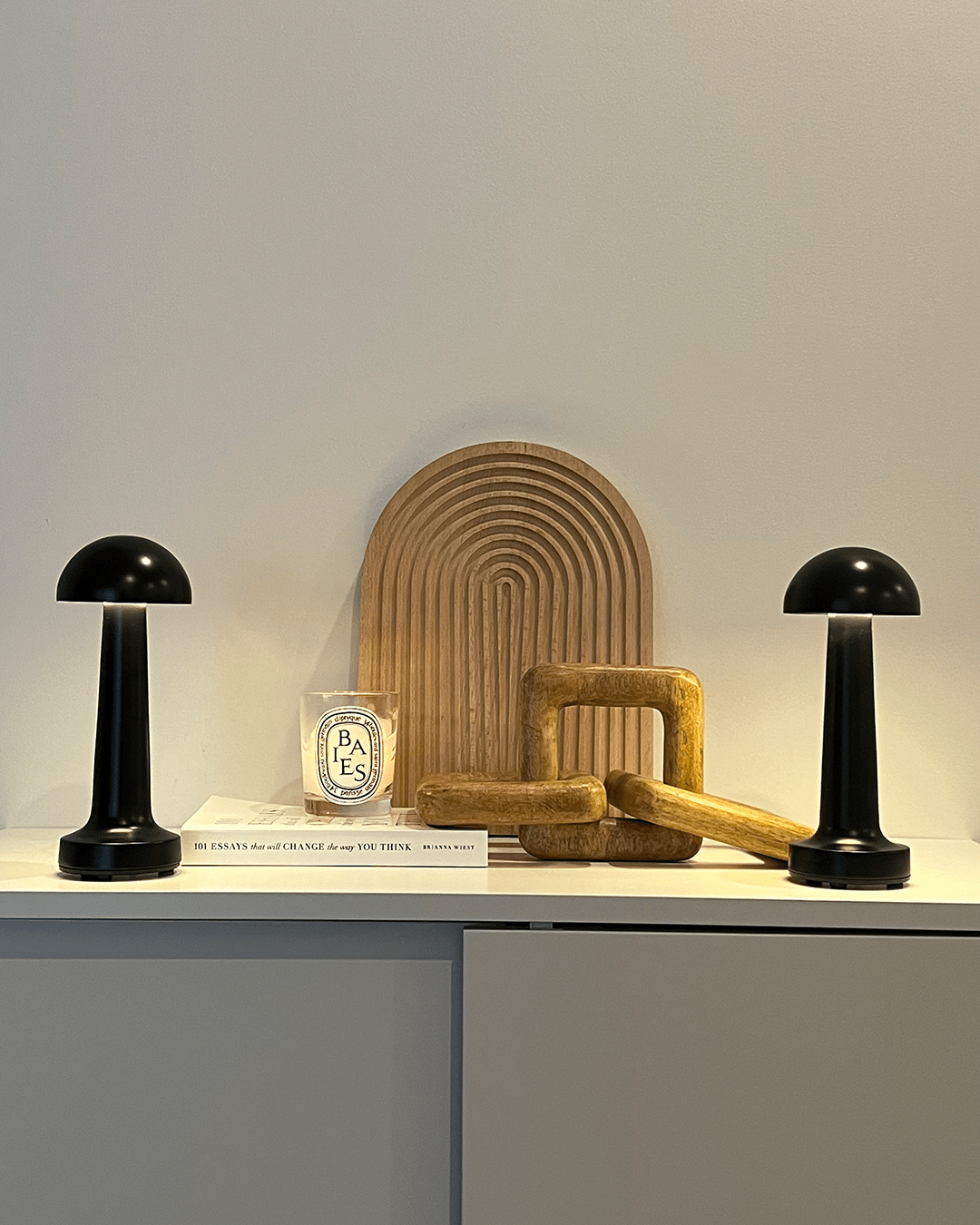 MantaGlow Tafellamp - Stijlvolle Tafellamp voor Luxe Interieurs