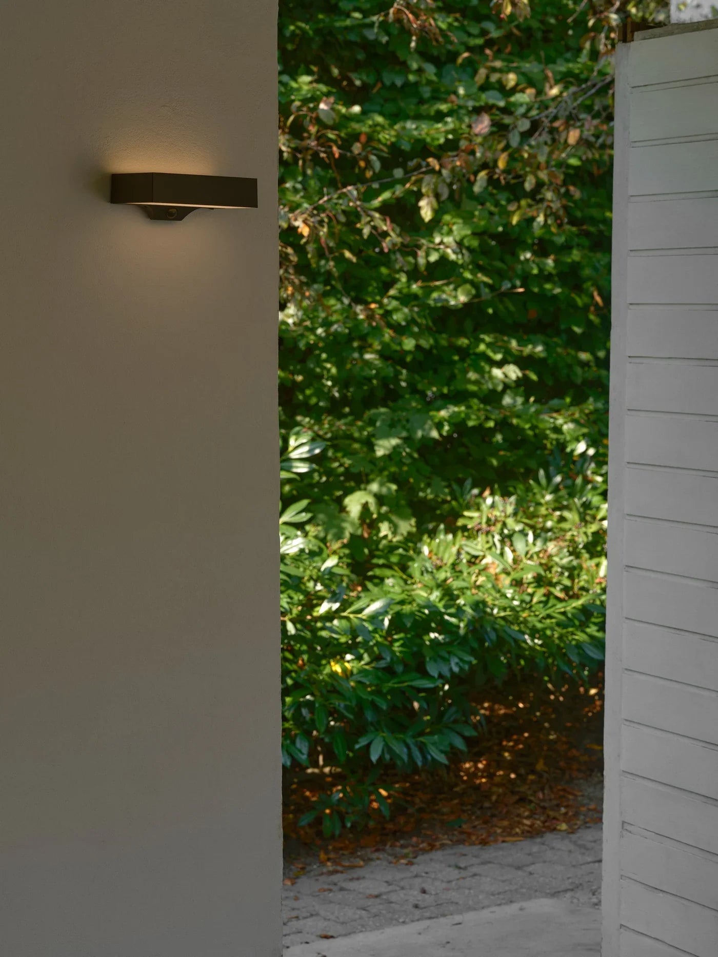 SolarGlow Outdoor Lamp – Draadloze LED Wandlamp met Sensor