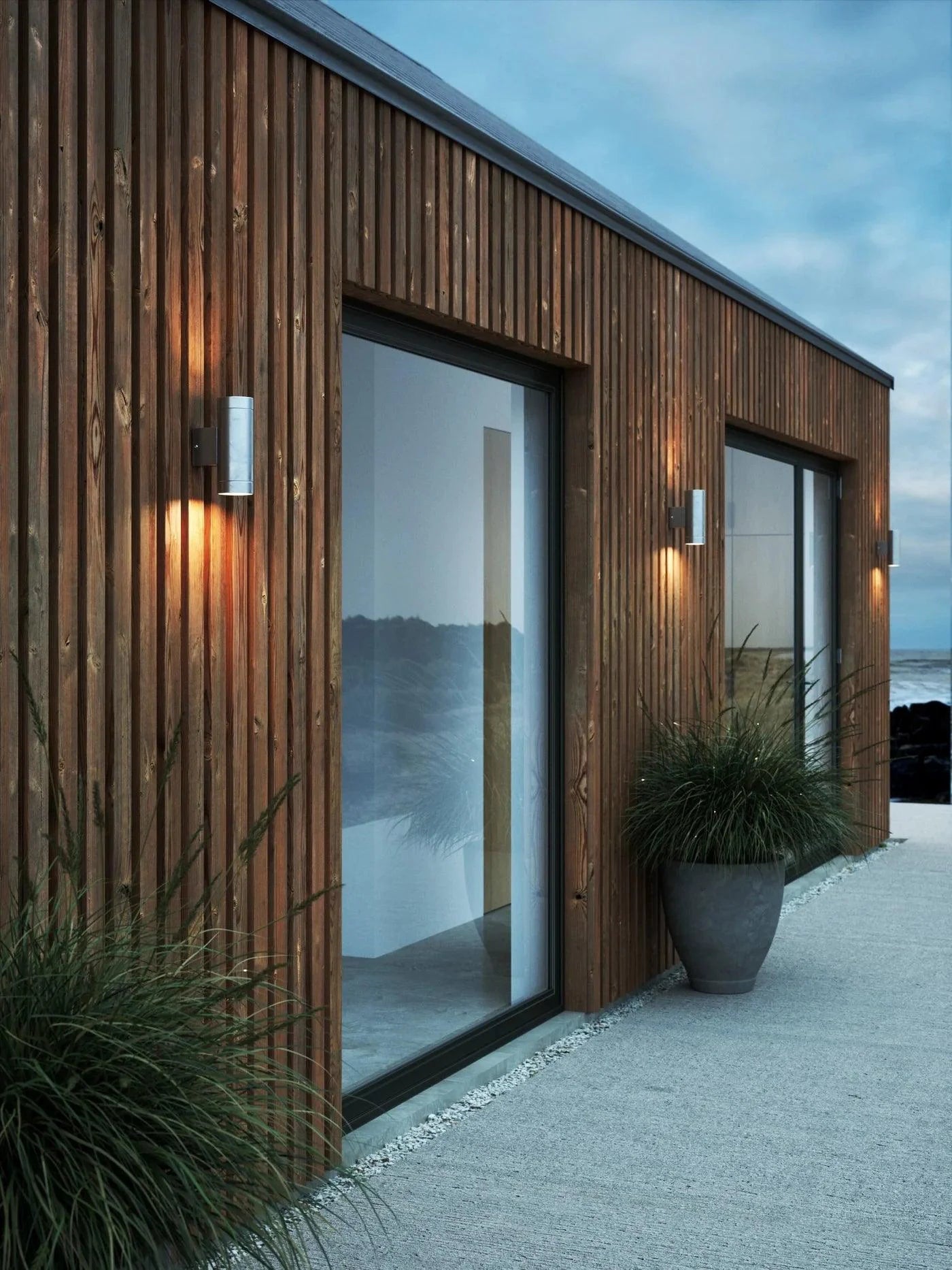 UrbanGlow Light – Strakke Zilveren Up-Down Buitenlamp