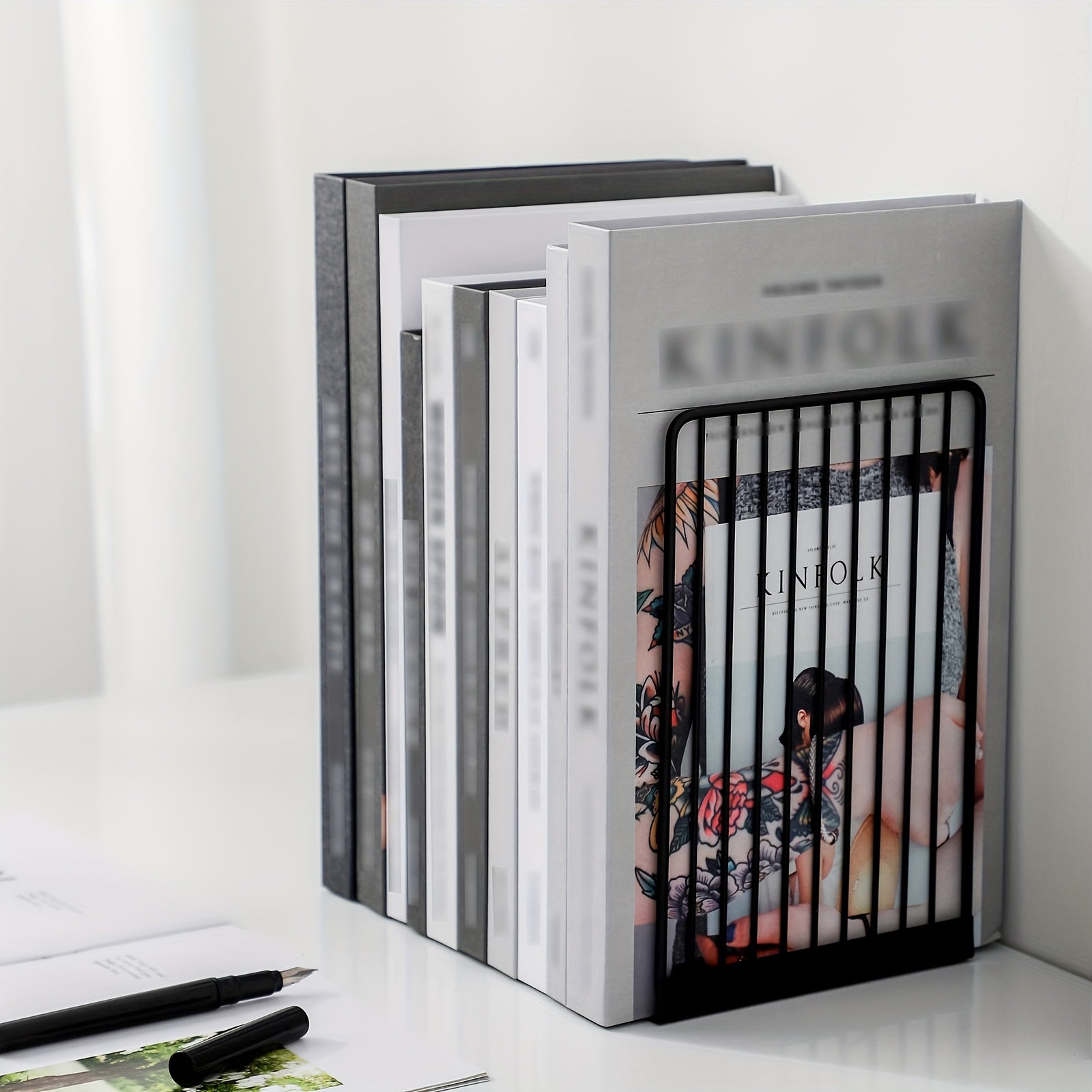 IronHold - Elegante Boekensteunen voor Perfecte Organisatie