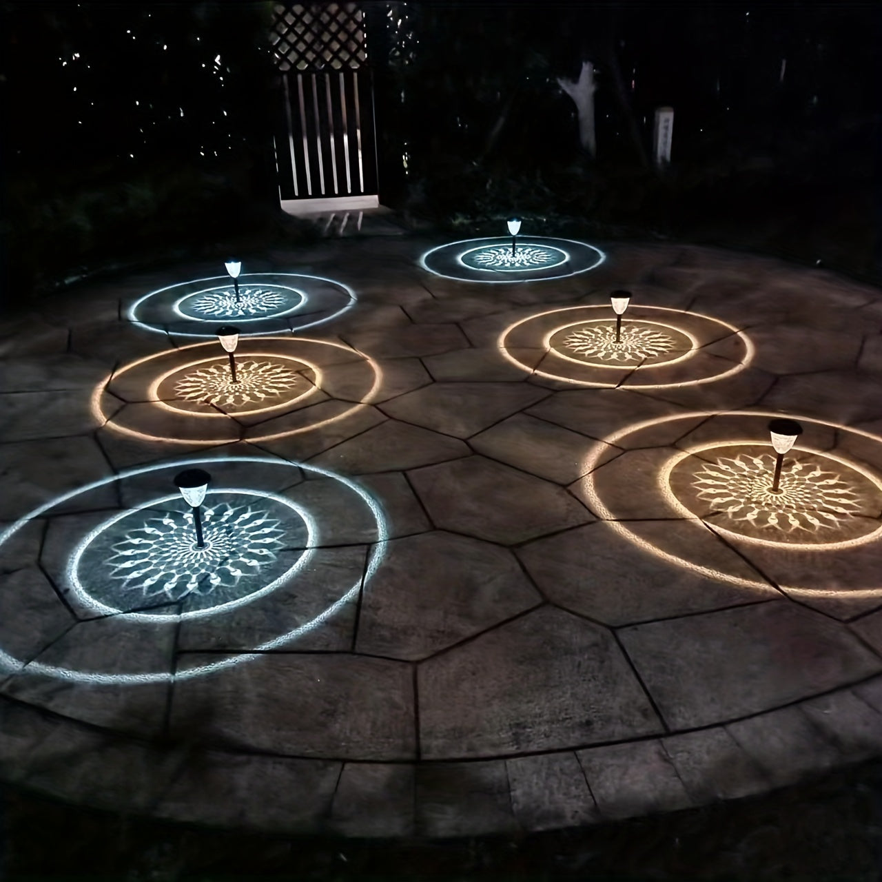 SolarGlow Lights – Set van 4 Kleurrijke Tuinverlichting voor Buiten