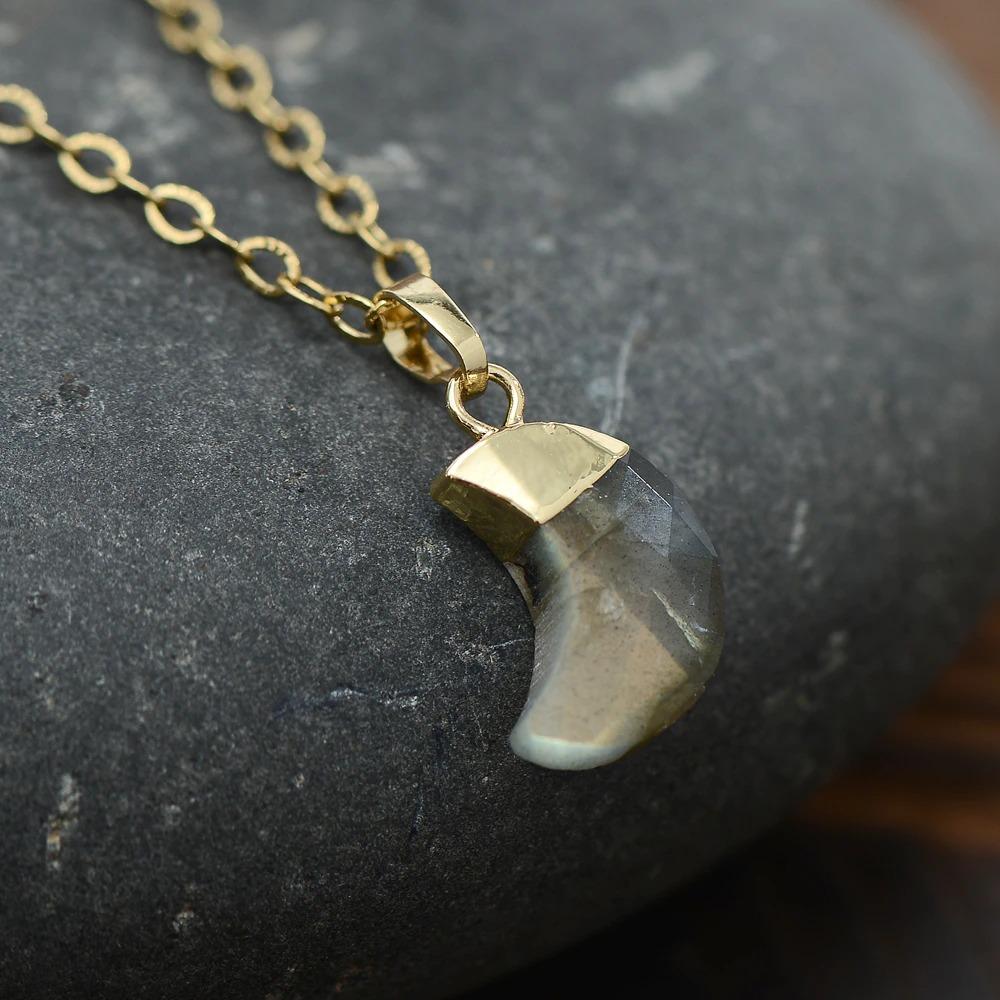 Moonstone Healing Necklace – Celestina Sieraad