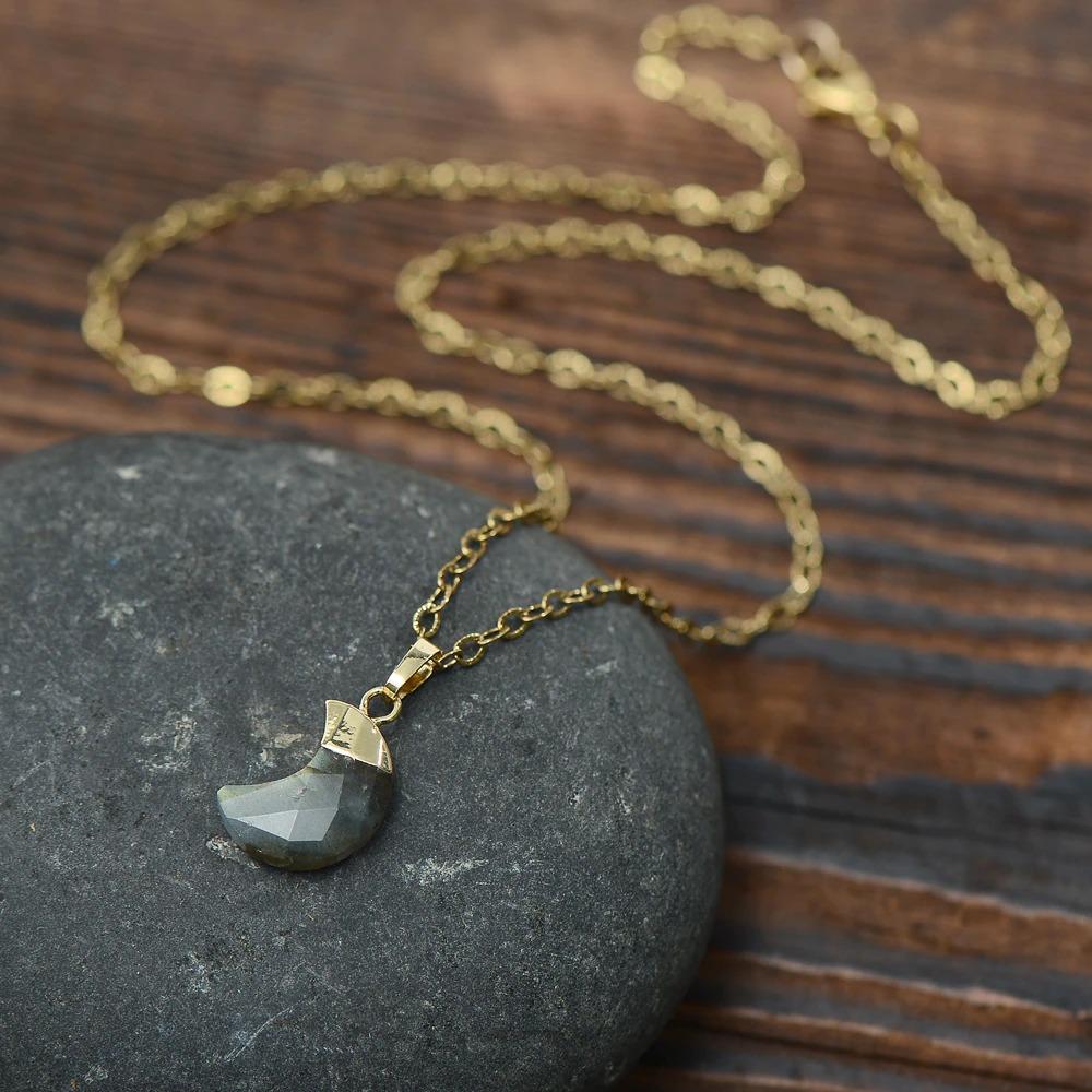Moonstone Healing Necklace – Celestina Sieraad