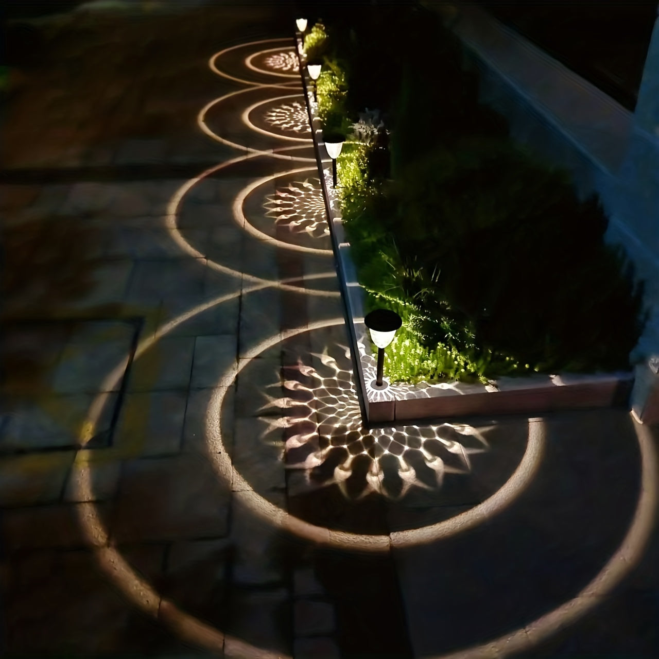 SolarGlow Lights – Set van 4 Kleurrijke Tuinverlichting voor Buiten