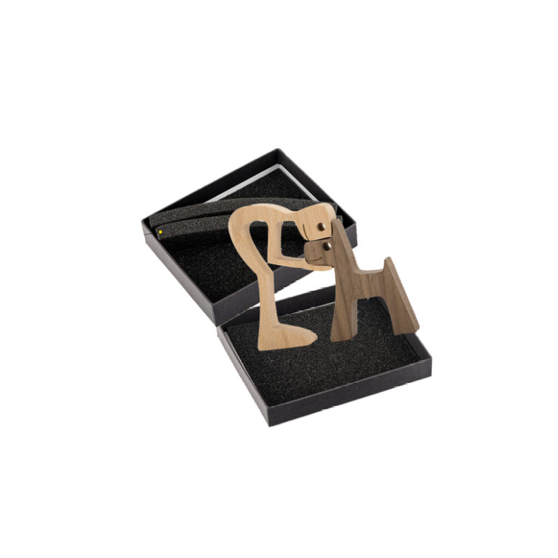 WoodenSculpt – Handgemaakt Houten Beeld voor Interieur