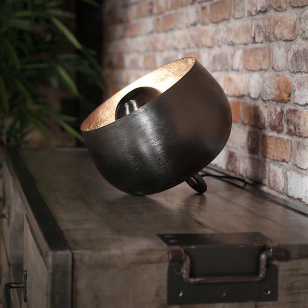 BaselNickel – Verfijnde Tafel Lamp voor Elegante Interieurs