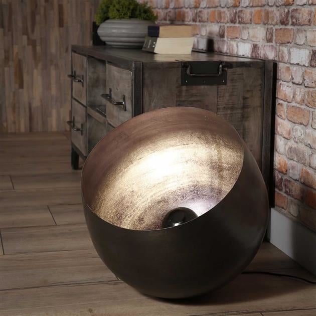 BaselNickel – Verfijnde Tafel Lamp voor Elegante Interieurs