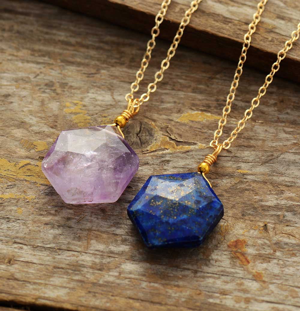 Lapis Lazuli Hexagon Necklace – Tijdloze Elegantie