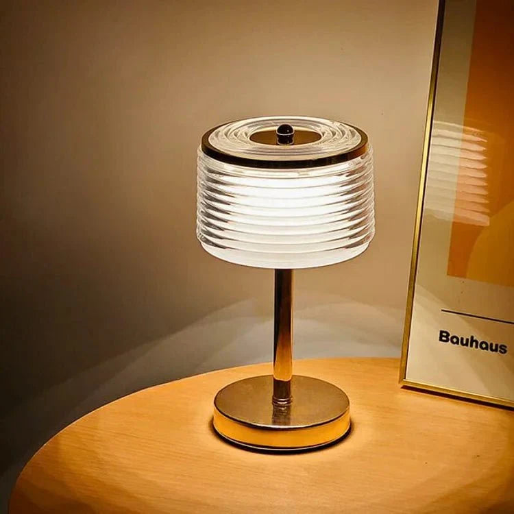 ElegantGlow - Innovatieve Meerlaagse Tafellamp in Goud