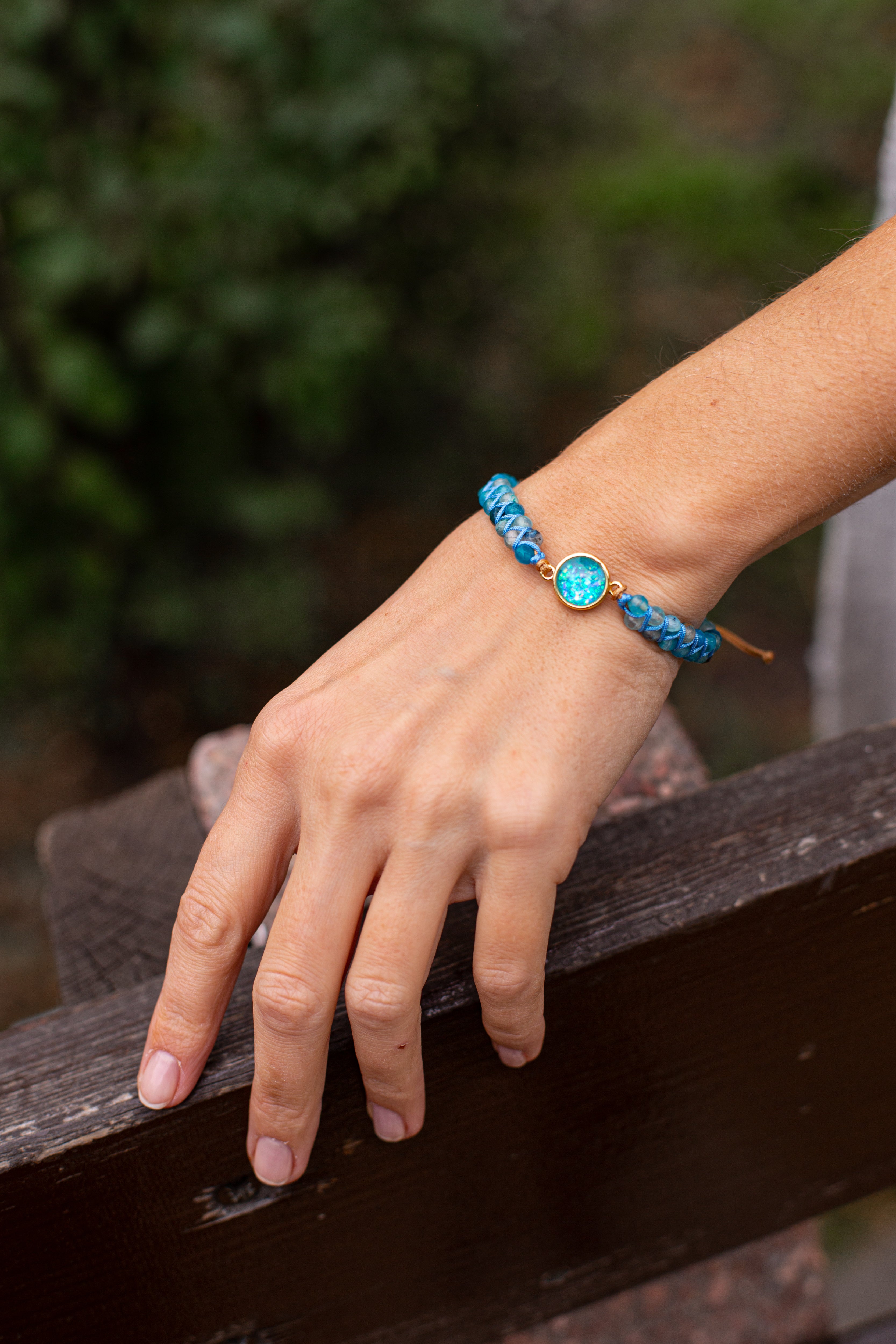 Liora Bracelet - Elegante Blauwe Opaal Sieraad