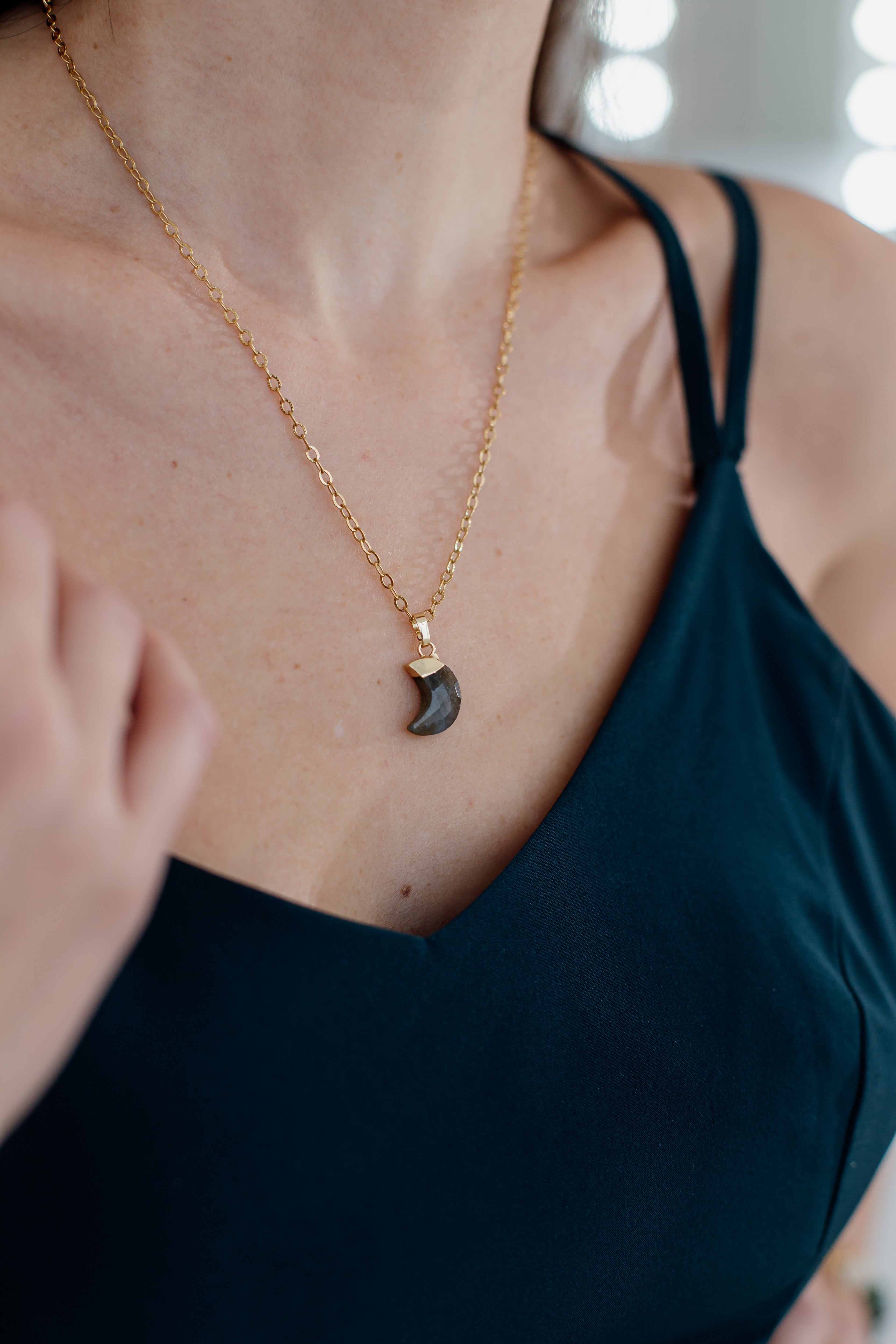 Moonstone Healing Necklace – Celestina Sieraad