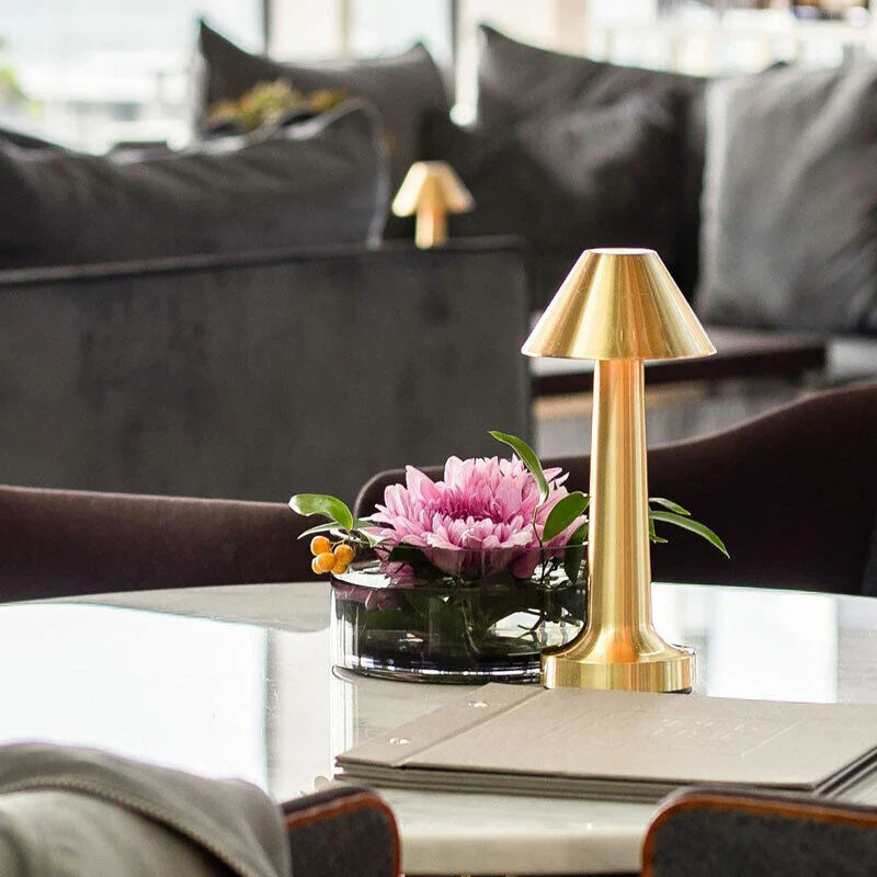 SleekGlow - Stijlvolle Moderne Tafellamp voor Interieur