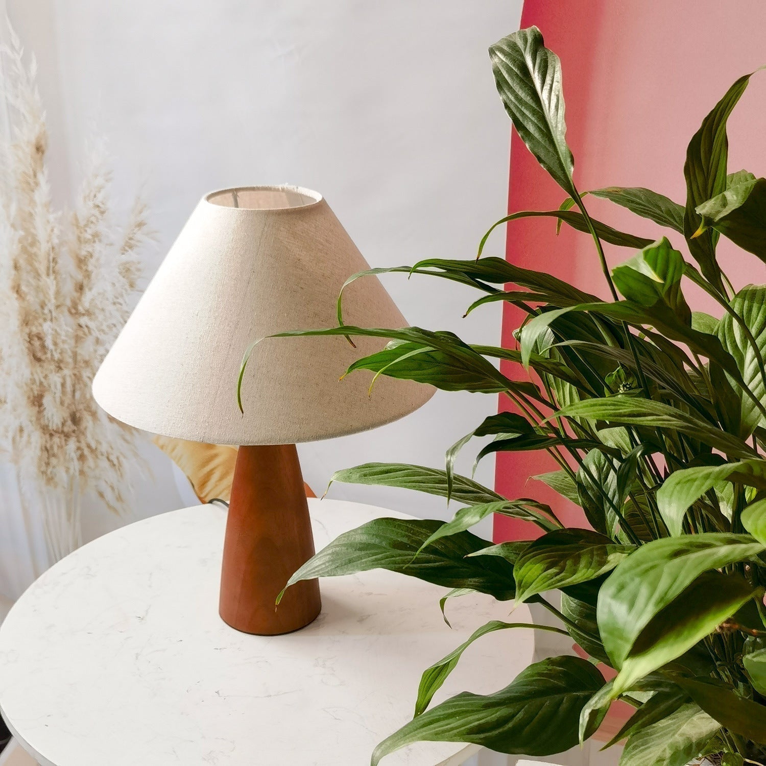 HeritageGlow Lamp – Klassieke Houten Tafellamp