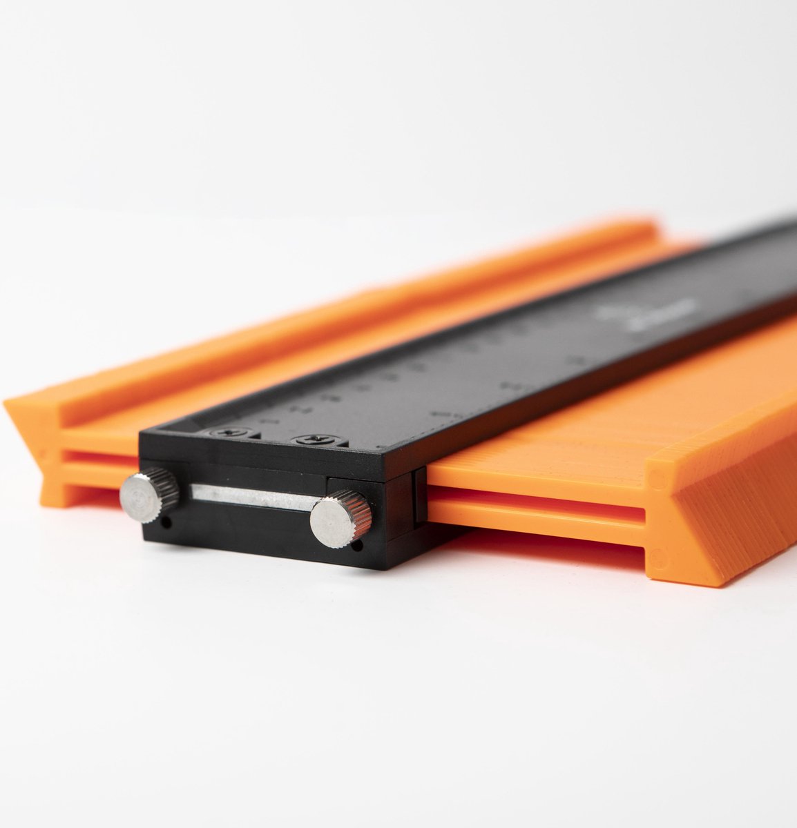 A+ Aftekenhulp ™ - Nooit meer problemen met moeilijke vormen en hoeken tijdens het klussen!