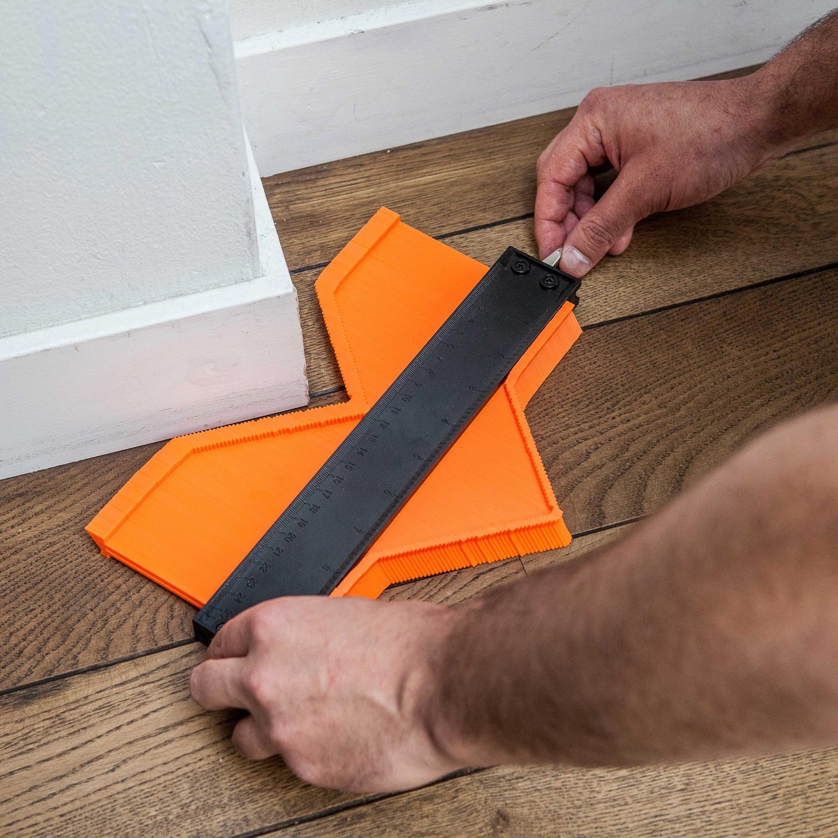 A+ Aftekenhulp ™ - Nooit meer problemen met moeilijke vormen en hoeken tijdens het klussen!