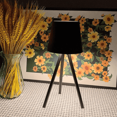 AdjustaLite - Elegante Verstelbare Tafellamp met Draadloze Oplaadfunctie