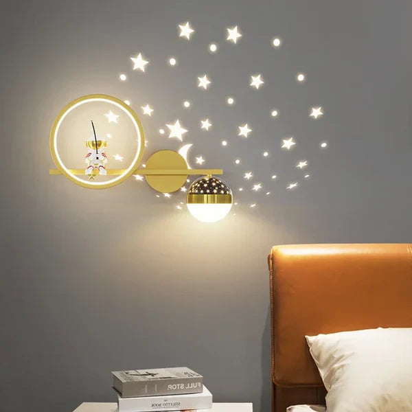 GlowNest – Speelse Wandlamp voor Kinderkamer