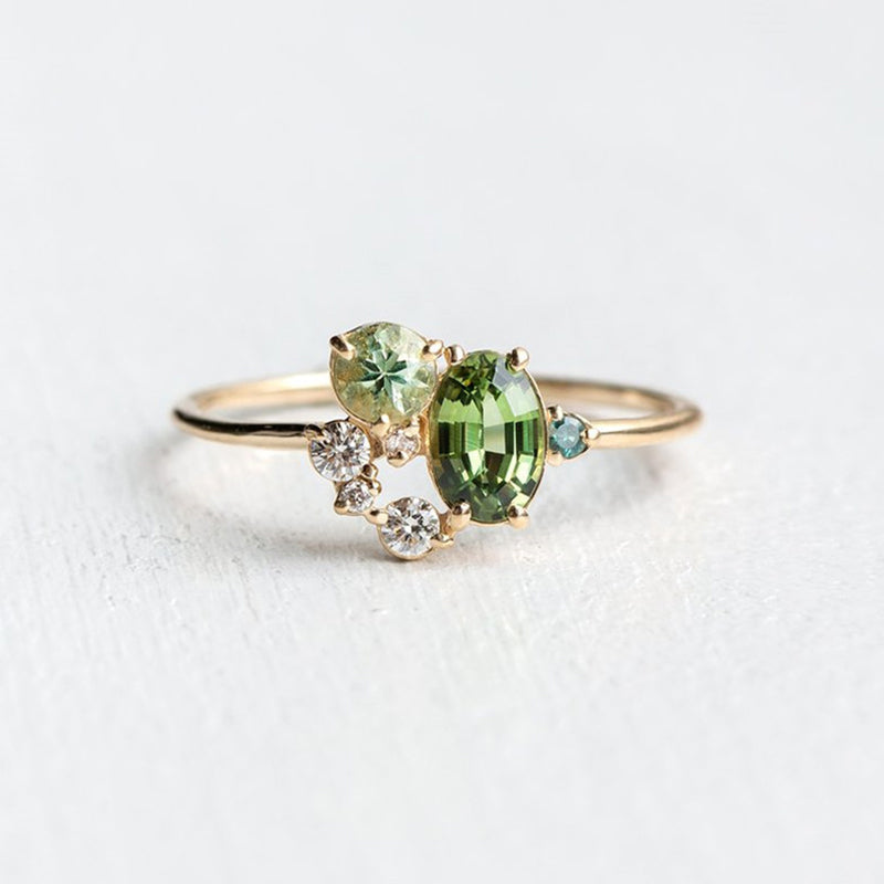 Betoverende Selene Ring met Natuurlijke Peridot en Sprankelende Zirkonstenen