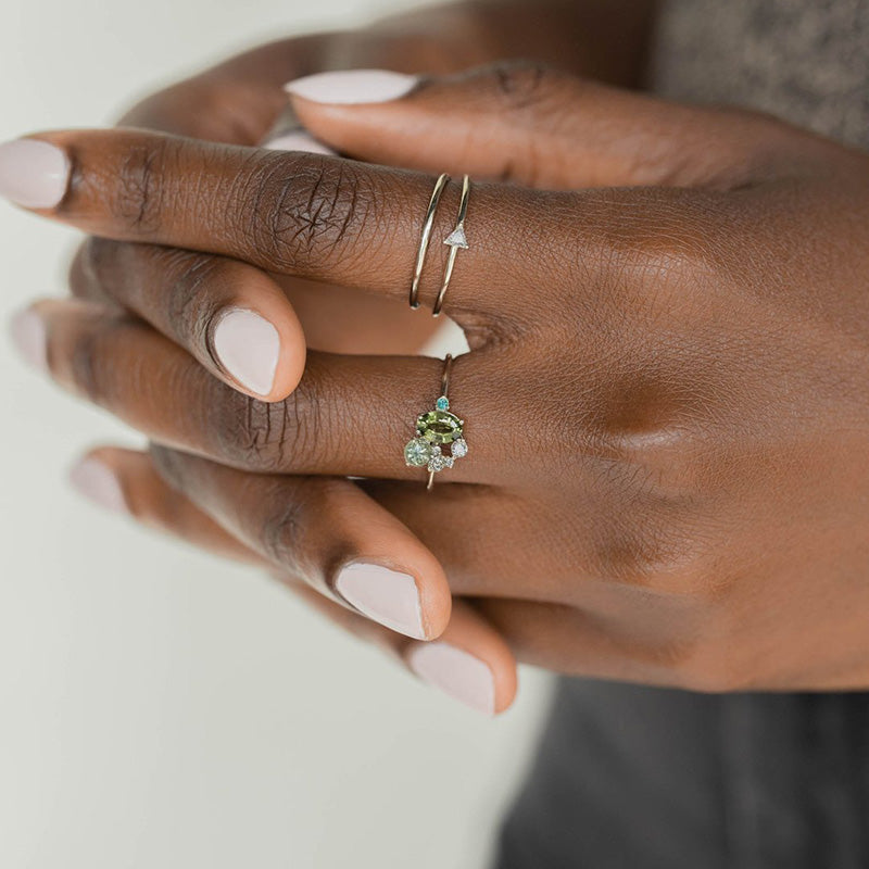 Betoverende Selene Ring met Natuurlijke Peridot en Sprankelende Zirkonstenen