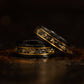 Elegante Orion Ring van Zwart Meteoriet met Luxe Gouden Bladdetails